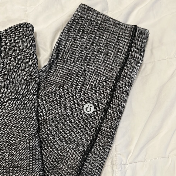 Lululemon Speed Up Tight *Full-On Luxtreme 22" Inseam - Picture 5 of 7